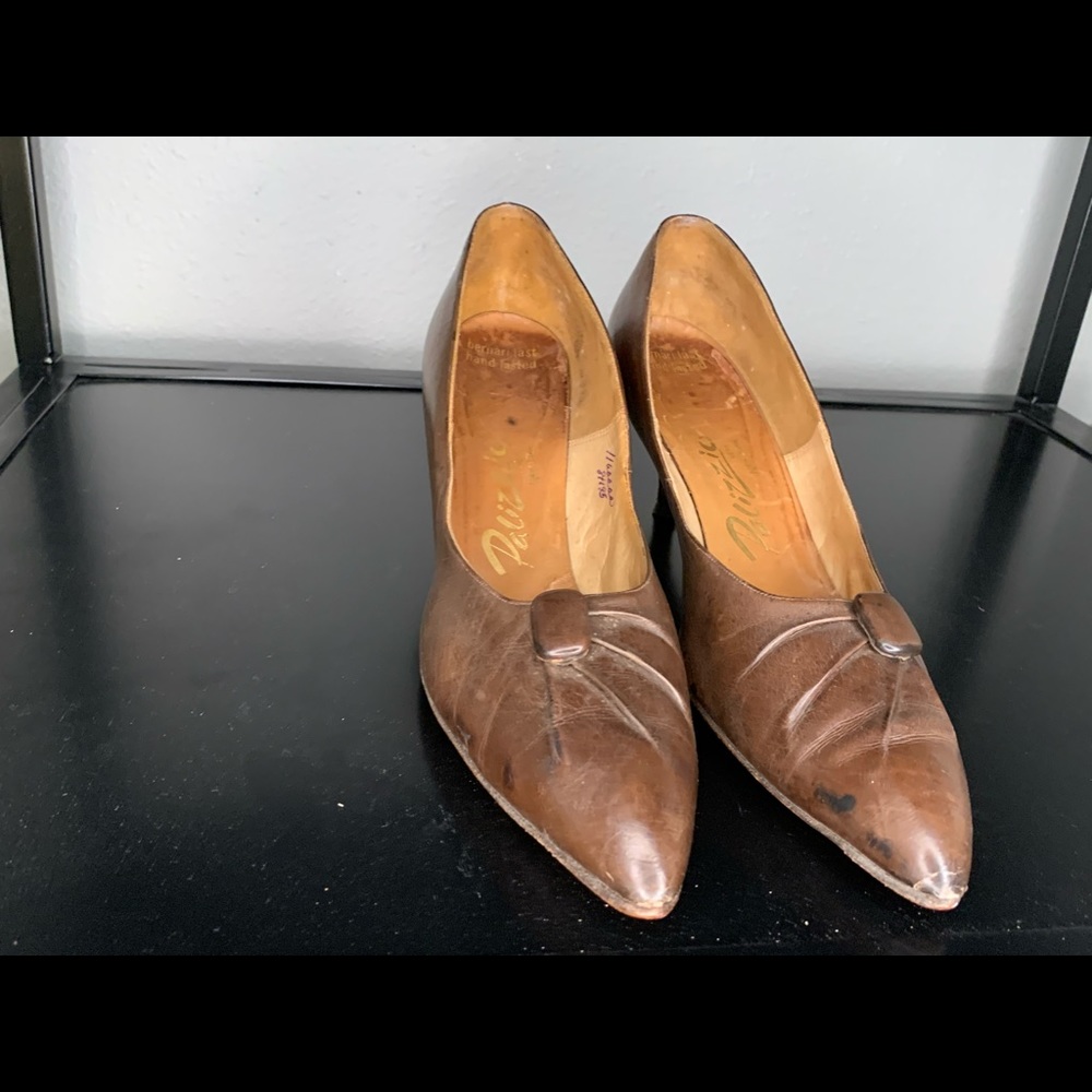 Vintage low heeled pumps
